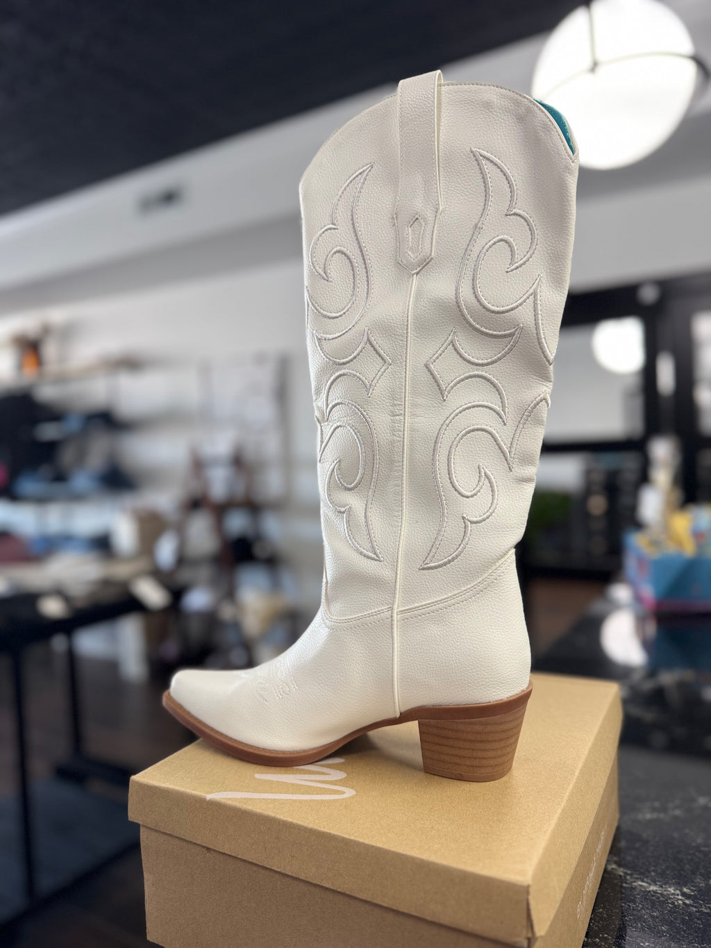 The Sonora White Boots